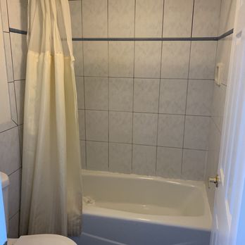 Mount Whitney Motel - Bathroom - Hotels Near Me - Lone Pine, California