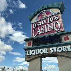Lucky Lil's Casino and Liquor Store - Entrance sign
