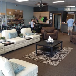 ECig Crib - Coon rapids store lounge area