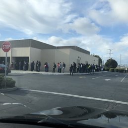 Hayward DMV an hour before it opens. F that!