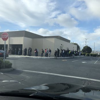 1 Stop Auto Registration - Hayward DMV an hour before it opens. F that! - Registration Services Near Me - Hayward, California
