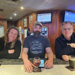 Simonet's Bar - Hanging out with the Baskens