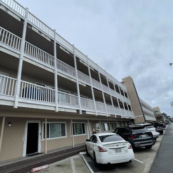 Lovers Point Inn - View of the front - Hotels Near Me - Pacific Grove, California Lovers Point Inn - View of the front - Hotels Near Me - Pacific Grove, California