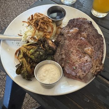 Southern Yankee Crafthouse - Monday steak special ($25 and includes a draft beer) - Cocktail Bars Near Me - Houston, Texas