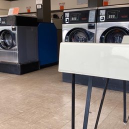 Front area of Wash N Save! Very CLEAN!!