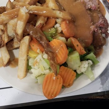 Essen NY Deli - Brisket with french fries and steamed veggies - Delis Near Me - Brooklyn, New York