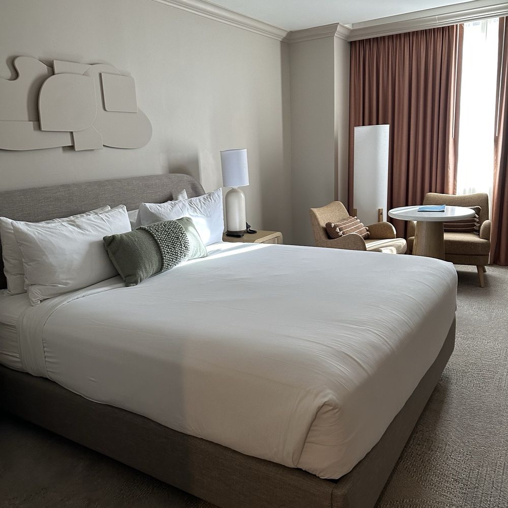 The Camby, Autograph Collection - King size bed with small sitting area - Hotels Near Me - Phoenix, Arizona The Camby, Autograph Collection - King size bed with small sitting area - Hotels Near Me - Phoenix, Arizona