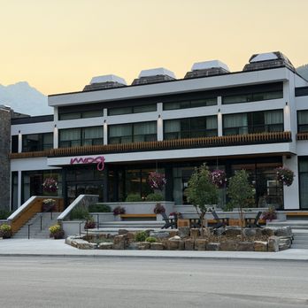 Moxy Banff - Hotels Near Me - Banff, Alberta