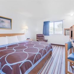 Super 8 by Wyndham Burlington - Guest room