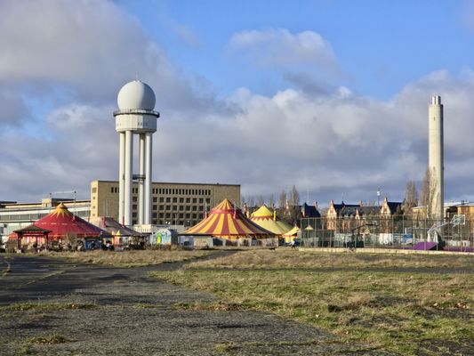 Tempelhofer Feld by null