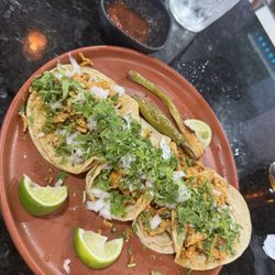 Izcalli Mexican - Grilled chicken street tacos