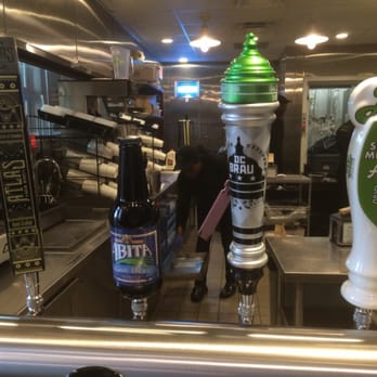 Shake Shack Union Station - 4 taps, 3 craft beers - Burgers Near Me - Washington, DC, District of Columbia Shake Shack Union Station - 4 taps, 3 craft beers - Burgers Near Me - Washington, DC, District of Columbia