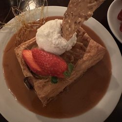 Allegade 10 - Dessert -APPLE PIE WITH IFE CREAM AND CAEAMEL SAUCE!!!  Yassssss.