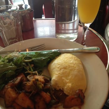 Juliette Restaurant - Brunch: French Omelet complimented with Mimosas so good! - Bars Near Me - Brooklyn, New York Juliette Restaurant - Brunch: French Omelet complimented with Mimosas so good! - Bars Near Me - Brooklyn, New York