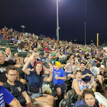 Schaumburg Boomers - Packed crowd having fun - Amateur Sports Teams Near Me - Schaumburg, Illinois