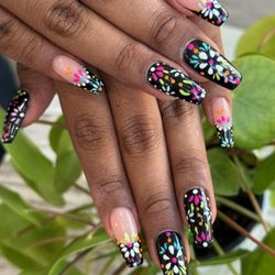Happy Nails and Spa