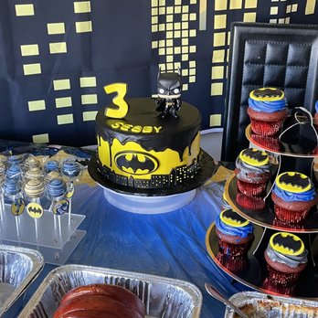 The Cakery - Cakes and cupcakes (it was our fault why the cupcakes were ruined) - Custom Cakes Near Me - Burlingame, California