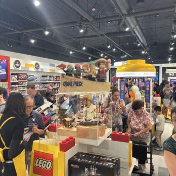 Lego Store - Toy Stores Near Me - Arcadia, California