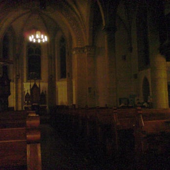 Heven - Blick in den abendlichen Kirchenraum - Churches Near Me - Witten, NW