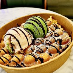Sweet Moment - Egg Puff w/ Strawberry and Matcha Ice Cream