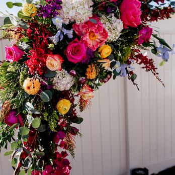Finicky Flowers - Left side of the arch, close up. - Florists Near Me - Murrieta, California Finicky Flowers - Left side of the arch, close up. - Florists Near Me - Murrieta, California