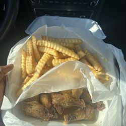 Buffalo House J - I added a little lemon pepper to my honey garlic wings & got them fried extra crispy