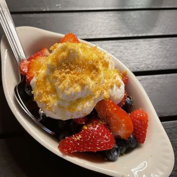Brydge Restaurant - Berries with cream and ginger crumbles - Tapas/Small Plates Near Me - Cambria, California