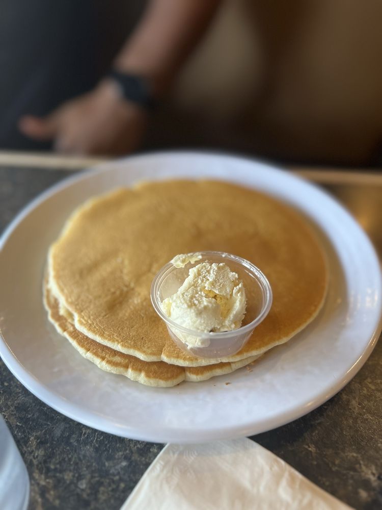 The Cracked Egg - Photo 3