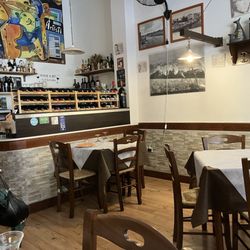La Cantina ti l'Artisti - Right side of restaurant. Left side contained people.