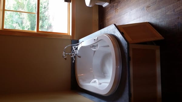 Lucky's Plumbing and Heating Logo