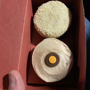 Sprinkles Plano - Vanilla and Triple Cinnamon - Desserts Near Me - Plano, Texas Sprinkles Plano - Vanilla and Triple Cinnamon - Desserts Near Me - Plano, Texas