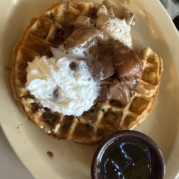 Arthur's Restaurant - Peach pecan waffle - Breakfast & Brunch Near Me - Mentone, California