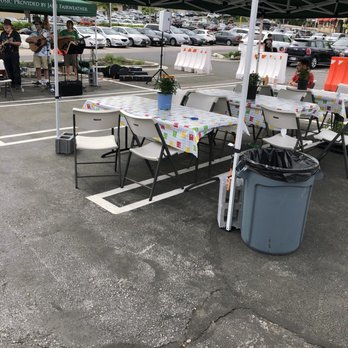 Central Farm Market - Seating @ Montgomery mall market. - Farmers Market Near Me - Bethesda, Maryland Central Farm Market - Seating @ Montgomery mall market. - Farmers Market Near Me - Bethesda, Maryland