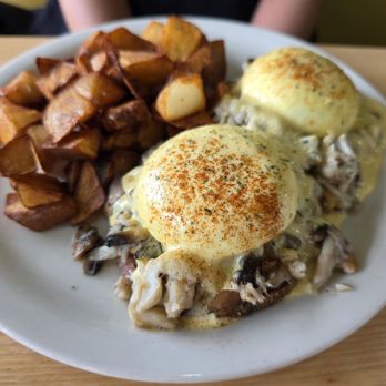 Aloha Stacks - Crab and Mushrooms Eggs Benedict - Pancakes Near Me - El Monte, California Aloha Stacks - Crab and Mushrooms Eggs Benedict - Pancakes Near Me - El Monte, California