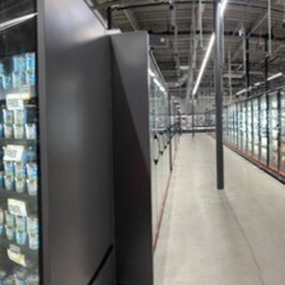 Amazon Fresh - No customers - Grocery Near Me - Pasadena, California