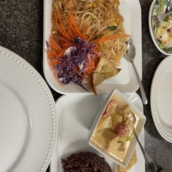 Herb and Spice Thai Cuisine - Pad Thai and pineapple curry