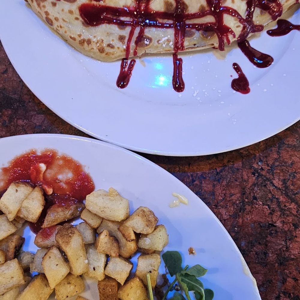 Si Bon - Fresh berry crepe - Belgian Near Me - Rancho Mirage, California Si Bon - Fresh berry crepe - Belgian Near Me - Rancho Mirage, California