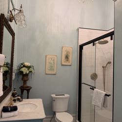 Maple Hill Manor Bed & Breakfast - Honeymoon suite bathroom