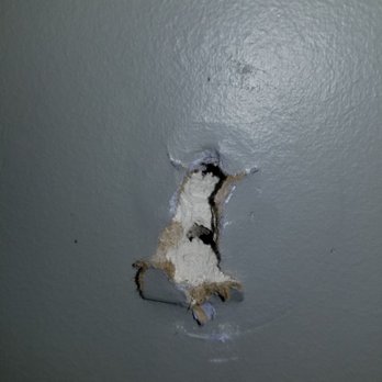 Vrbo - 2 holes in the wall. VRBO IGNORED ALL EVIDENCE OF FALSE ADVERTISING. - Vacation Rentals Near Me - Wareham, Massachusetts