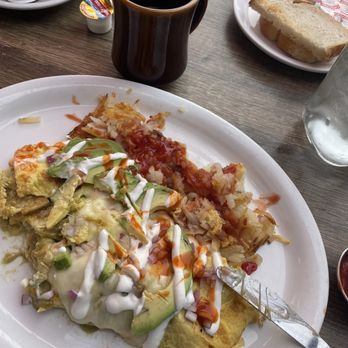 Cafe De Olla - Omelette De La Casa and  Hot Cafe de Olla - American Near Me - Burbank, California