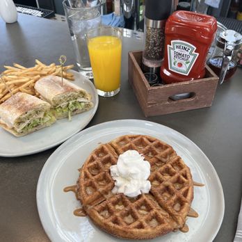 Bowood by Niche - chicken club melt, OJ, churro waffle - Breakfast & Brunch Near Me - Saint Louis, Missouri