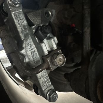 Mr. Tire Auto Service Centers - Missing caliper mounting bolt - Tires Near Me - Raritan, New Jersey