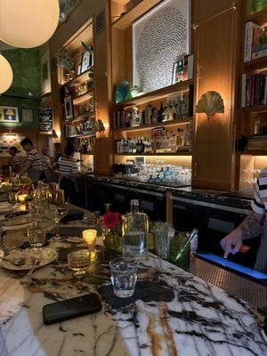 Bar Cecil by null