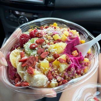 Anake's Juice Bar - Da Dragon (pitaya bowl) - Juice Bars & Smoothies Near Me - Koloa, Hawaii