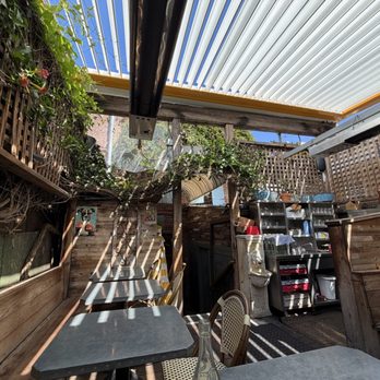 Zazie - Outside Patio (out back) - Breakfast & Brunch Near Me - San Francisco, California Zazie - Outside Patio (out back) - Breakfast & Brunch Near Me - San Francisco, California