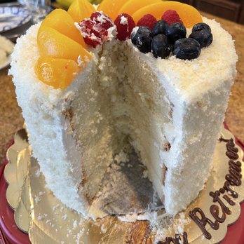 Venice Classic Pastry and Deli - 1 more layer of cake here and one more layer of custard too. - Bakeries Near Me - La Crescenta, California
