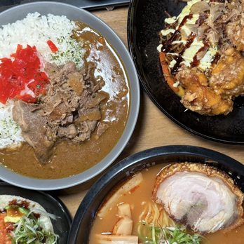 Kuu - Sukiyaki Beef Curry Rice, Kuu Chili Crispy Pork Ramen, Omusoba Karaage, Salmon Avocado Hand Roll, Spicy Tuna Tartar - Ramen Near Me - New York, New York