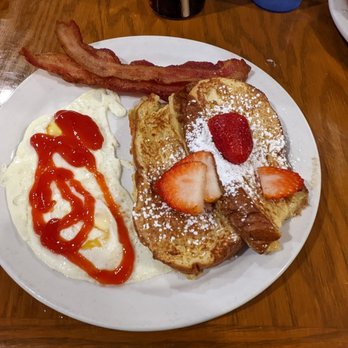 Good Life Cafe - French toast eggs and bacon. French toast was really really good and this was the right amount of food. - Vegetarian Near Me - Mammoth Lakes, California