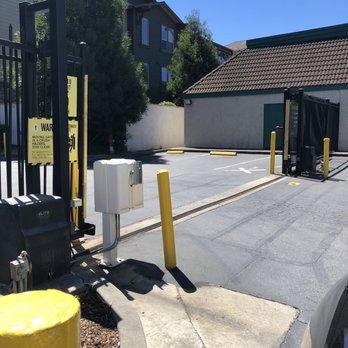 Extra Space Storage - Broken gate - again. - Self Storage Near Me - San Jose, California