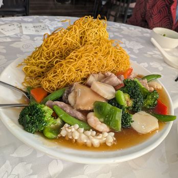 Maple's Kitchen - Canton Noodle Stir Fried - Chinese Near Me - Markham, Ontario Maple's Kitchen - Canton Noodle Stir Fried - Chinese Near Me - Markham, Ontario